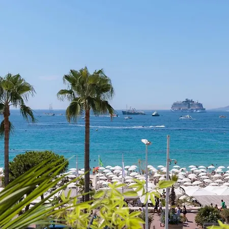 1973 - Luxurious Waterfront Croisette Cannes